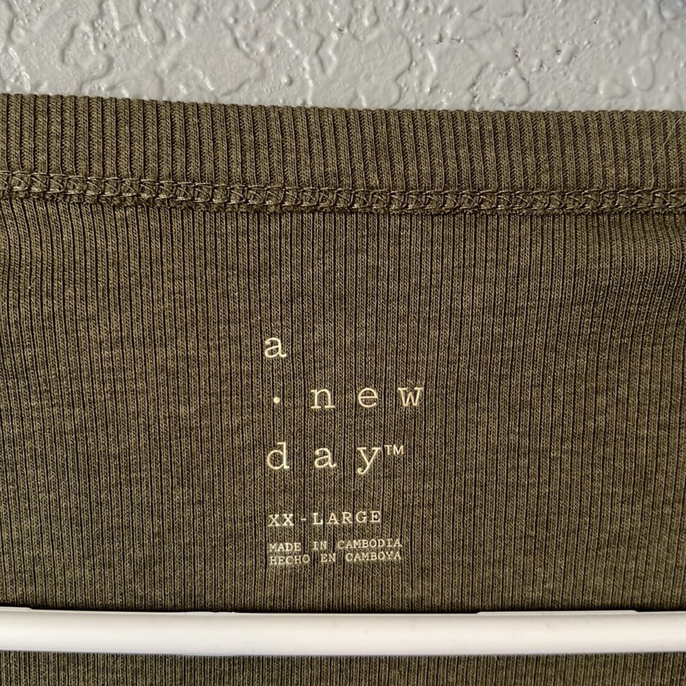 3/$15 Ribbed tank - Picture 2 of 3